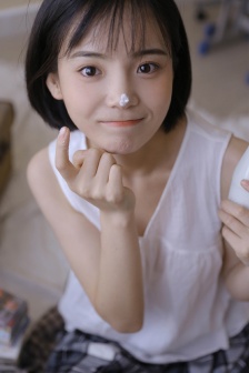 年轻女仆